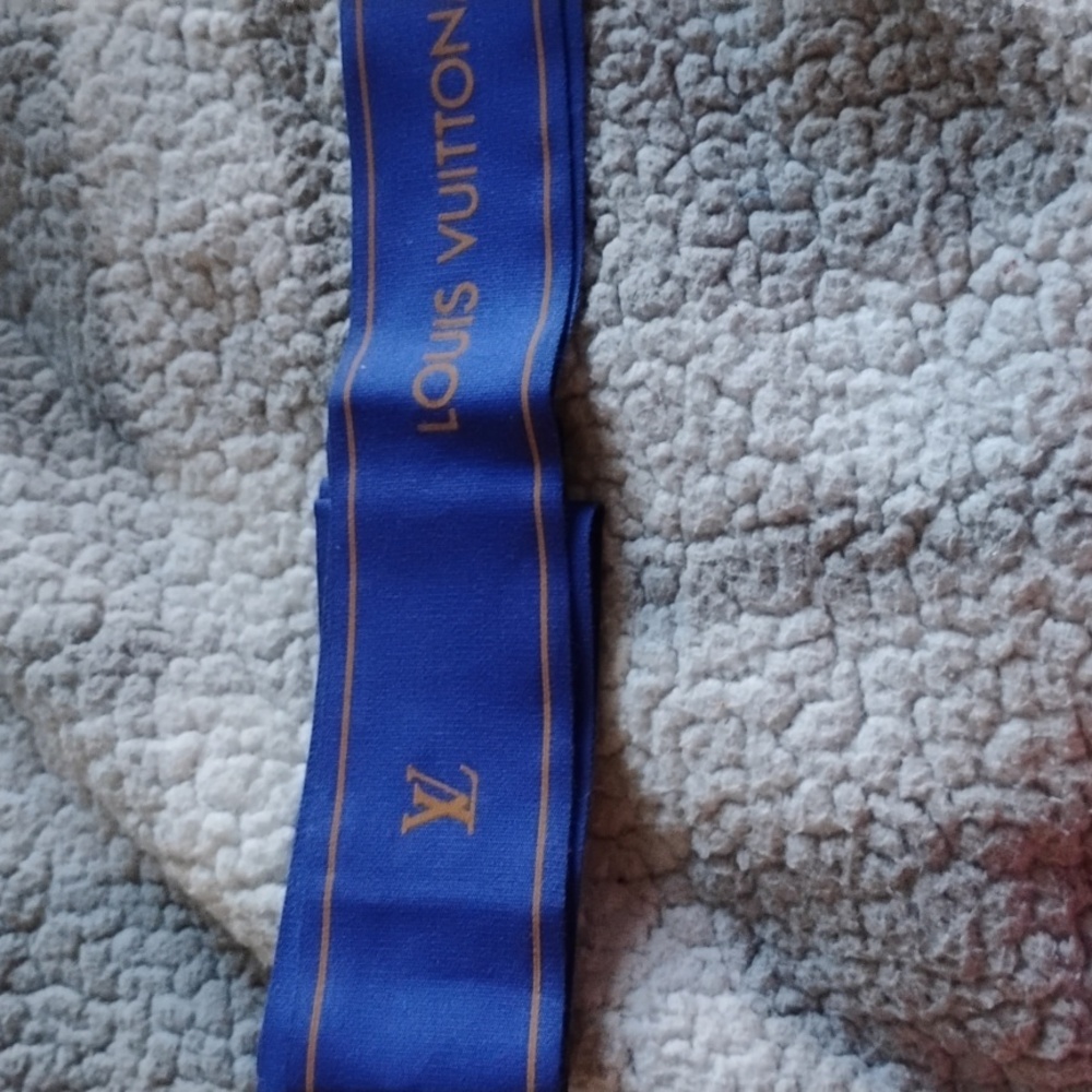 Louis Vuitton authentic Blue Large ribbon Over 5 feet long